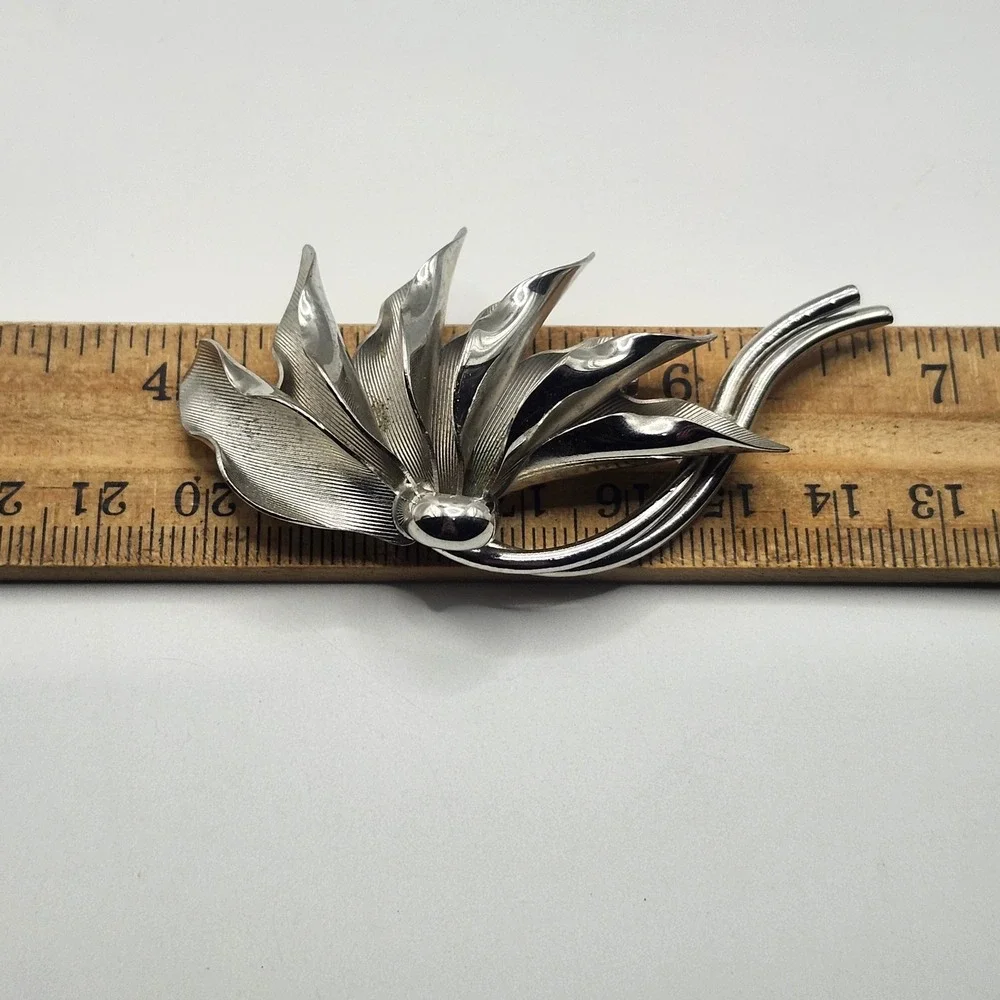 Vintage Silver Tone Textured Leaf Spray‎ Brooch Pin Mid Century Modern Design